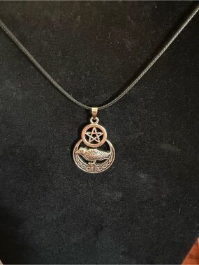✴️New✴️Silver-Tone Raven Pentagram Pendant Necklace in Antique Silver